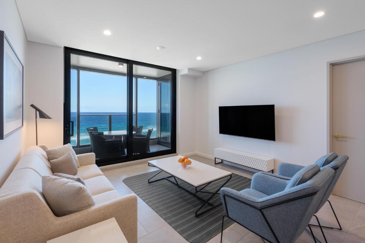 Meriton Suites Surfers Paradise Gold Coast Zewnętrze zdjęcie A living room in a modern apartment