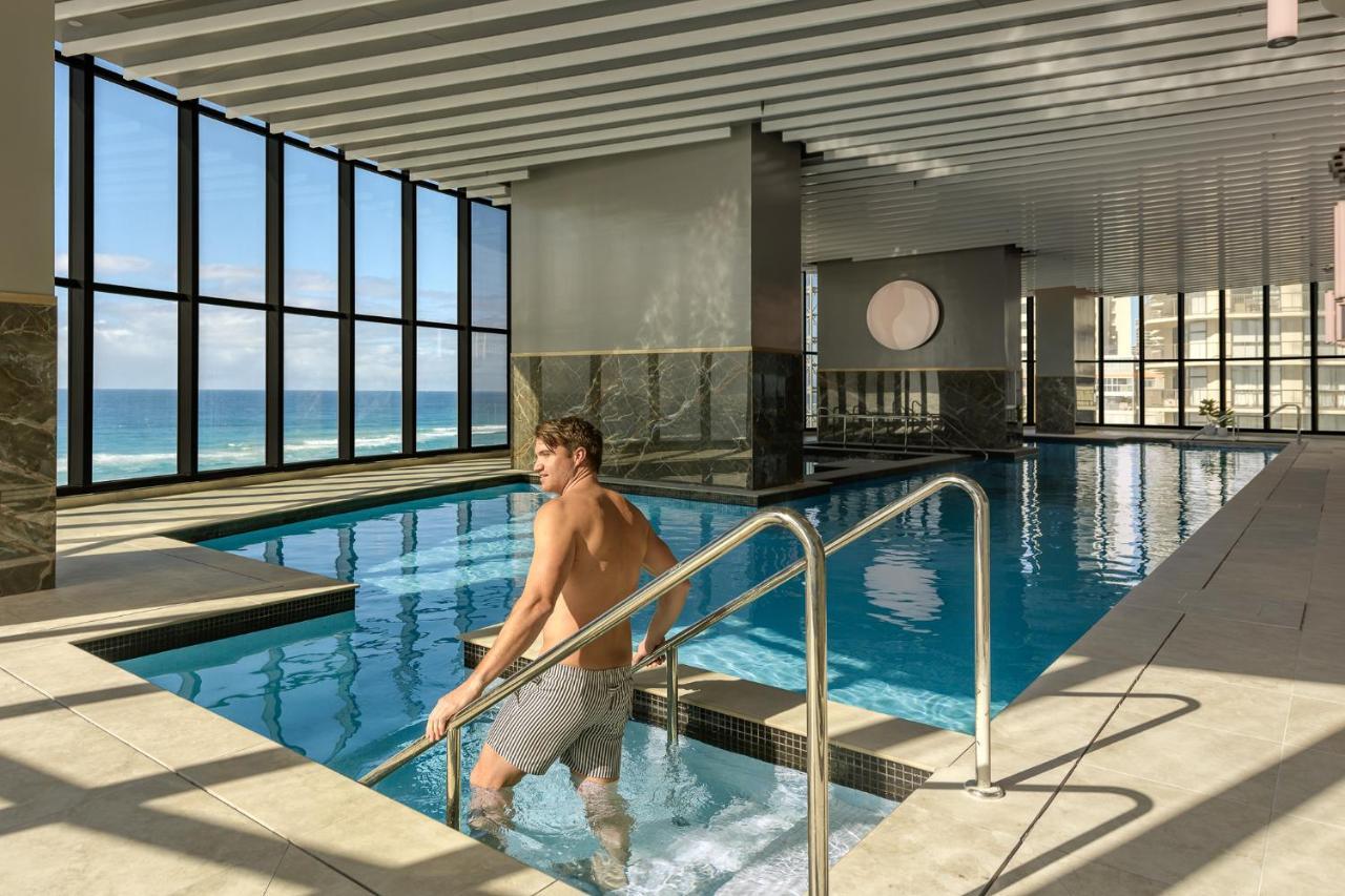 Meriton Suites Surfers Paradise Gold Coast Zewnętrze zdjęcie The swimming pool at the hotel