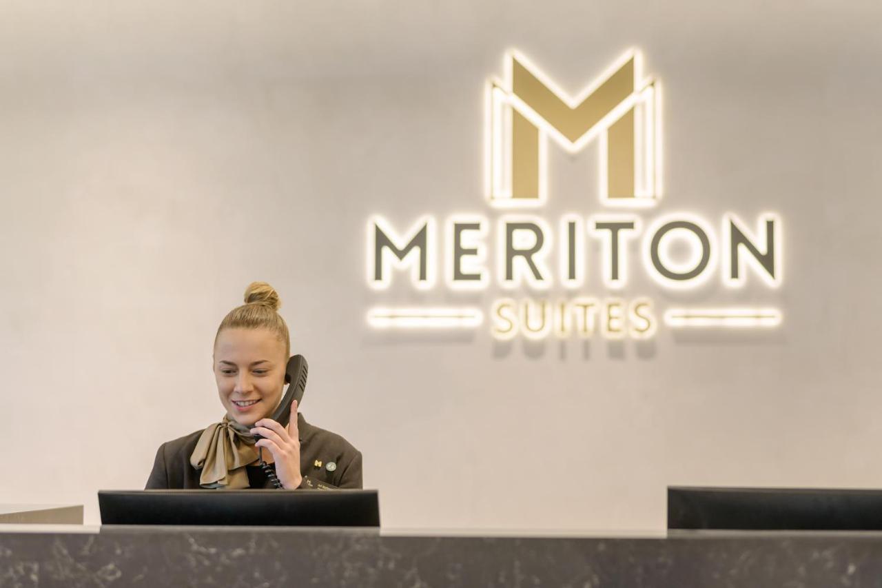 Meriton Suites Surfers Paradise Gold Coast Zewnętrze zdjęcie Meriton Suites reception