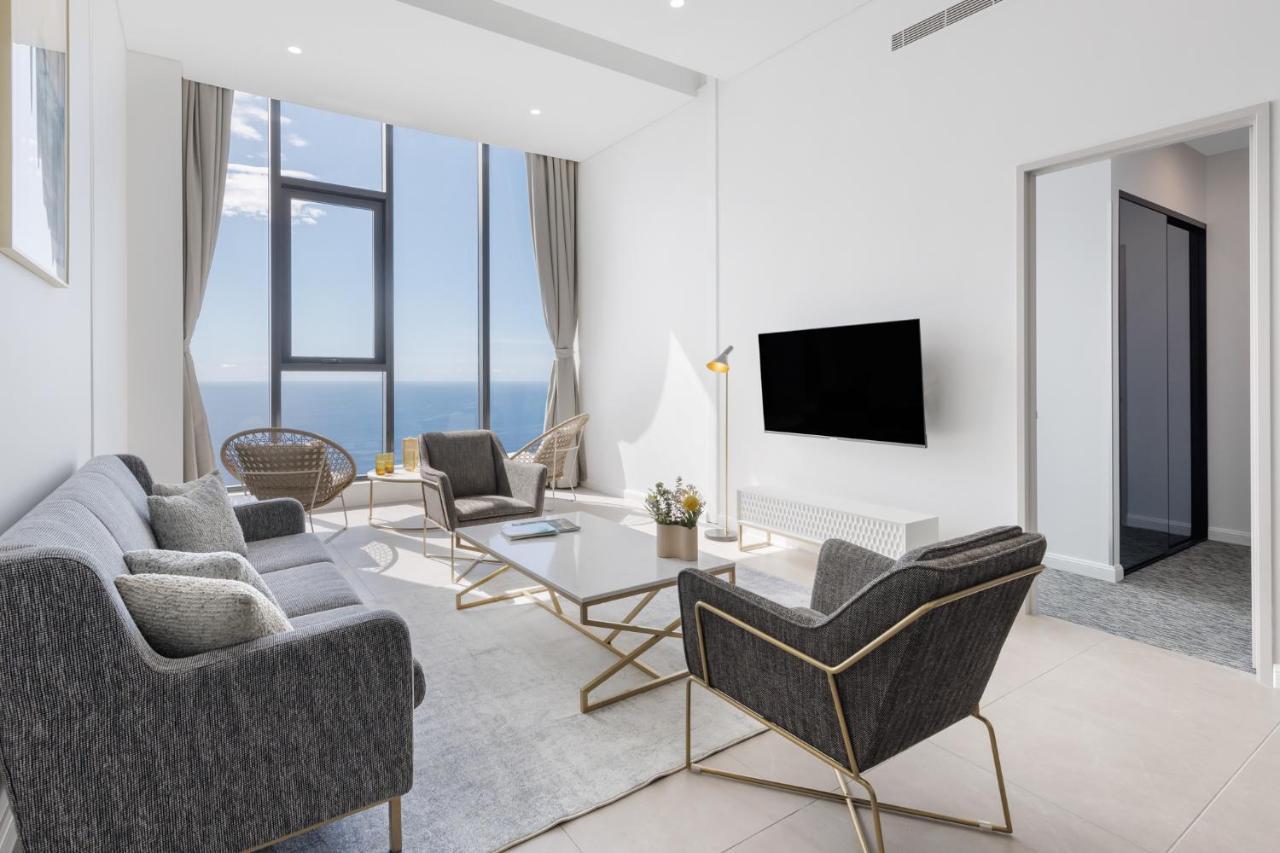 Meriton Suites Surfers Paradise Gold Coast Zewnętrze zdjęcie A living room in a modern apartment
